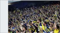 Fenerbahçe'den ayrılan yıldız isime yeni takımında şok!